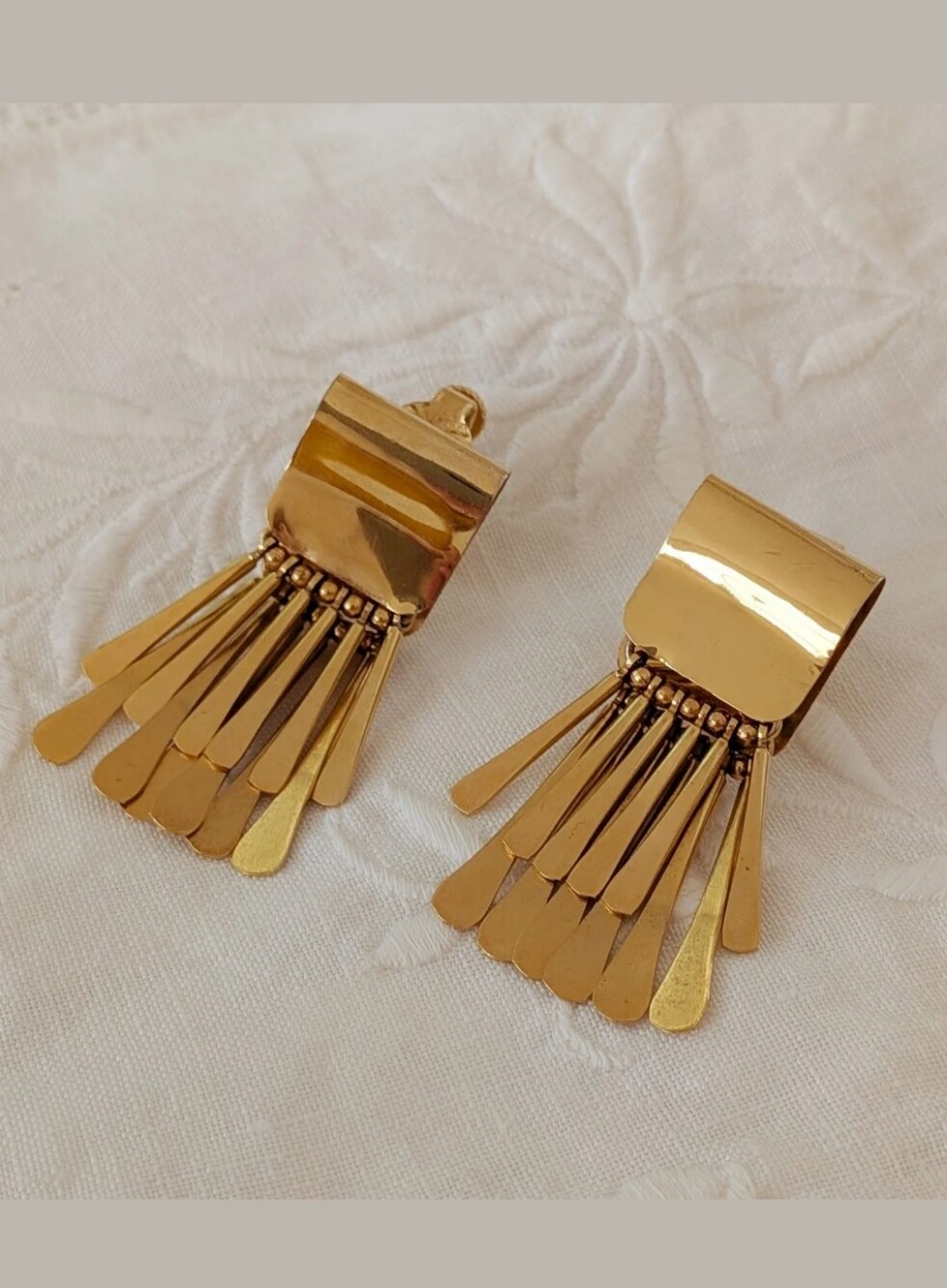 Vintage 1960s Gold Tone Fringe Clip-On Earrings Tassel Drop Mid Century